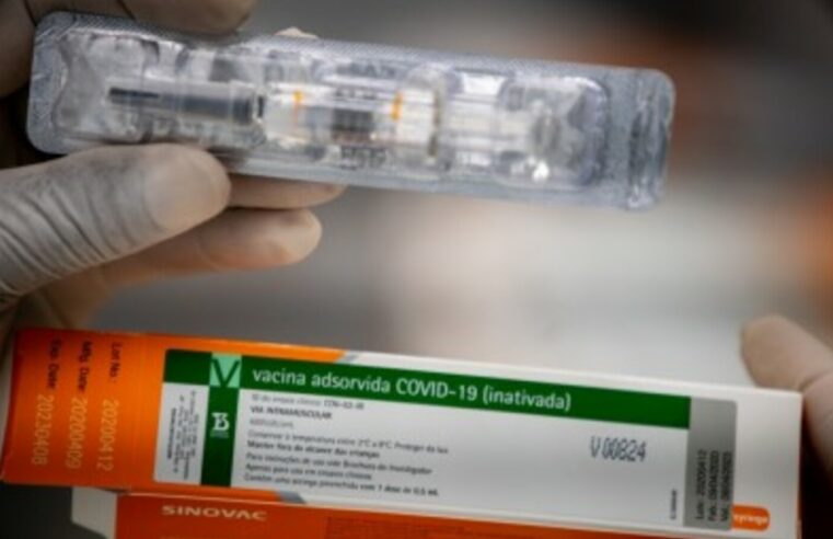 Covid-19: pesquisadores recomendam aplicação da terceira dose da Coronavac