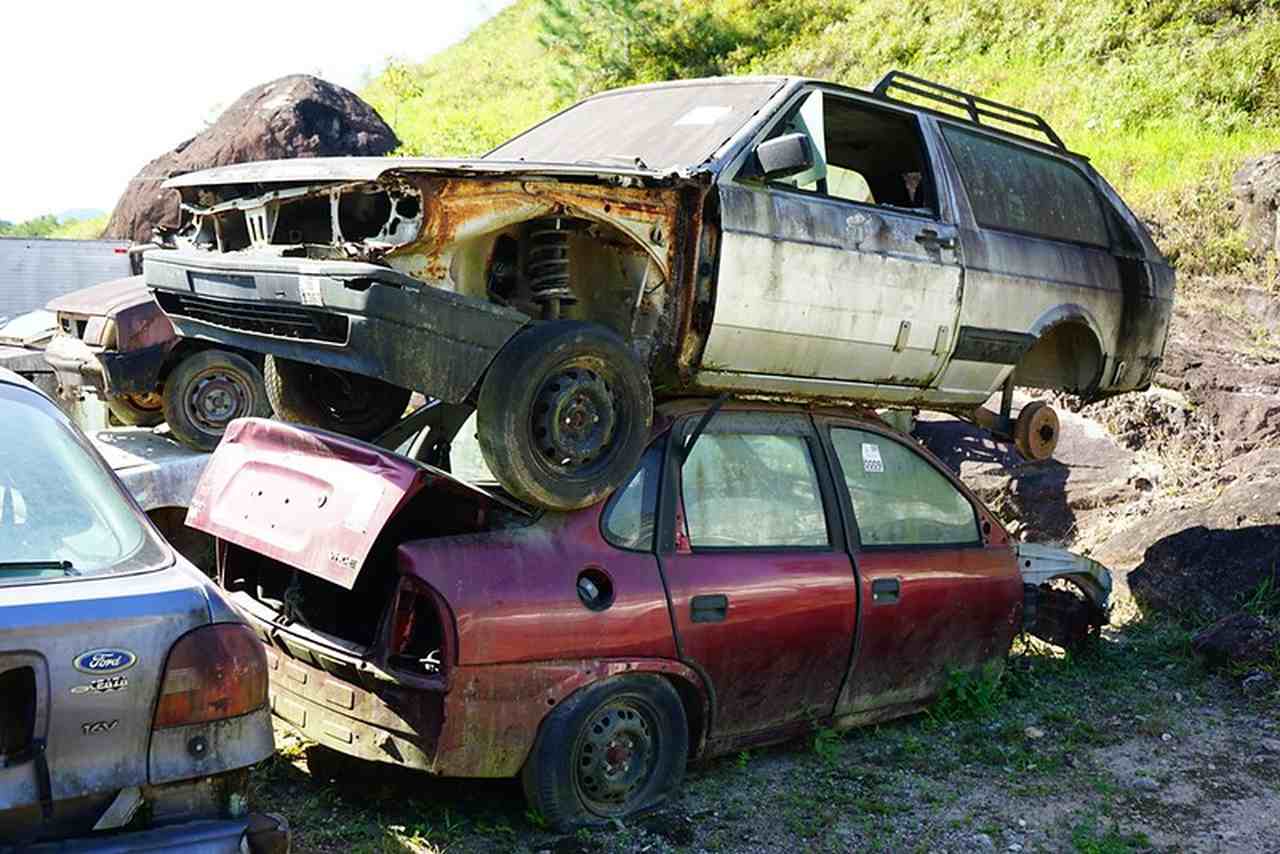 Prefeitura de Caraguatatuba leiloa 18 toneladas de sucata automotiva nesta terça-feira (28)